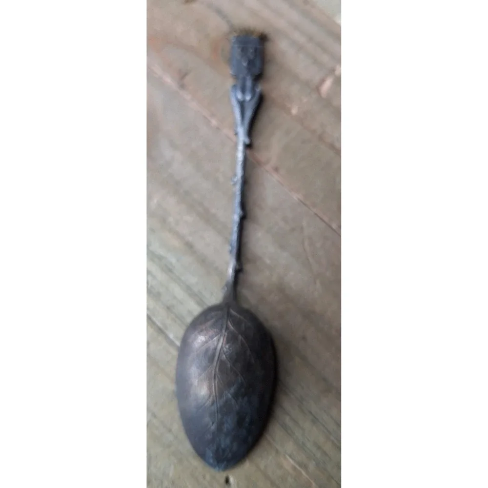 Vintage Vimy France‎ Souvenir Spoon Twig Handle Fleur-de-Lis Crest Heraldic